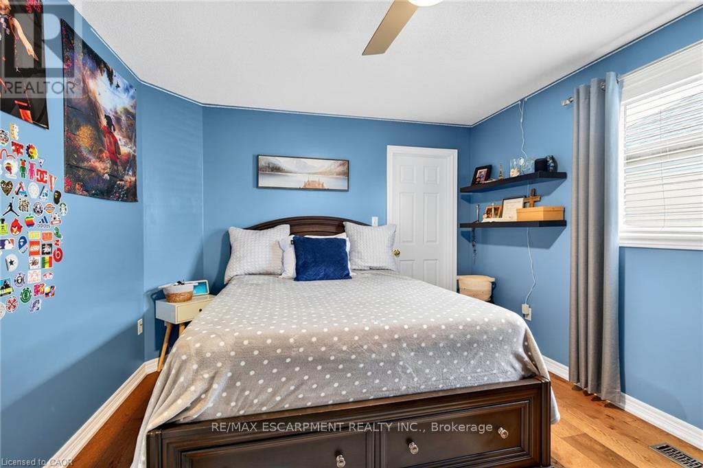 Photo 19 of 39 Wilbur Drive, Hamilton ON