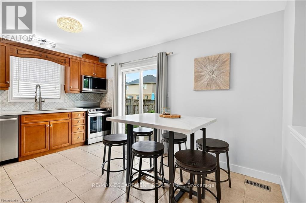 Photo 9 of 39 Wilbur Drive, Hamilton ON