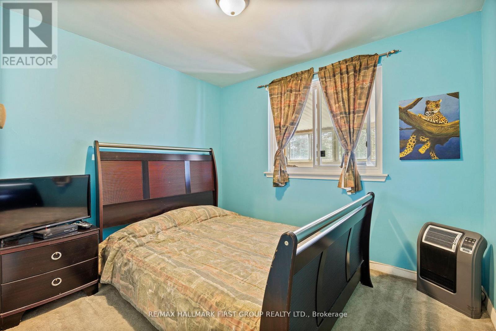 Photo 11 of 121 Emperor Street, Ajax ON