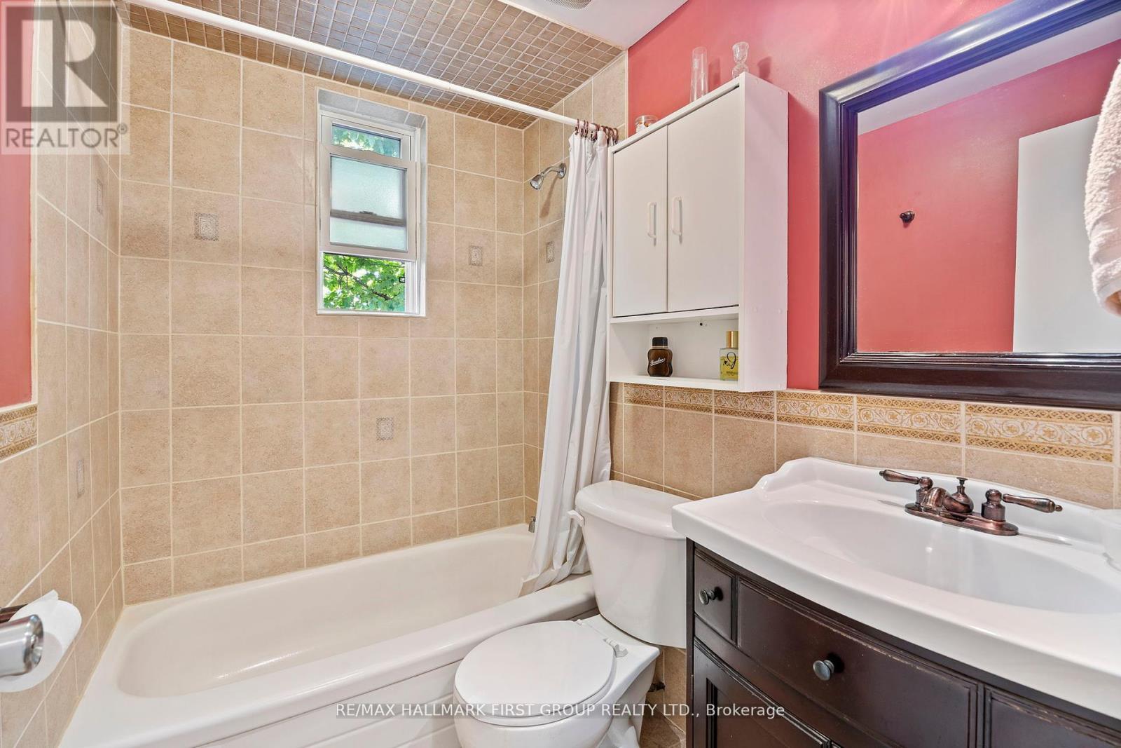 Photo 4 of 121 Emperor Street, Ajax ON