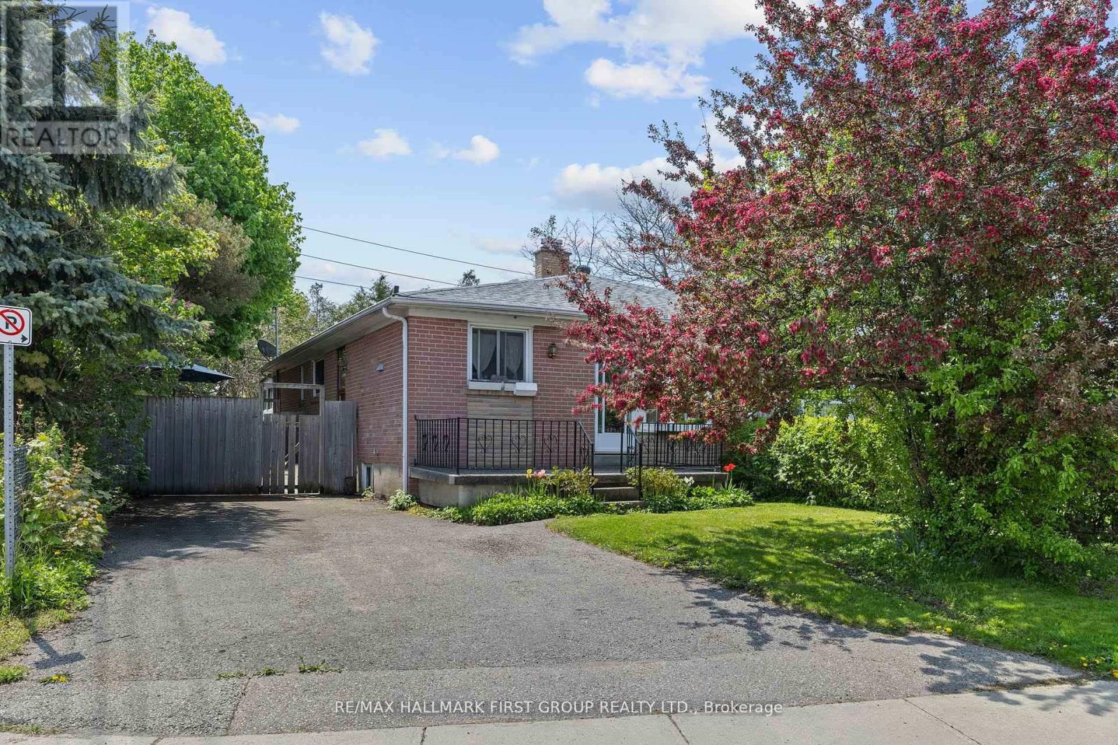 Photo 27 of 121 Emperor Street, Ajax ON
