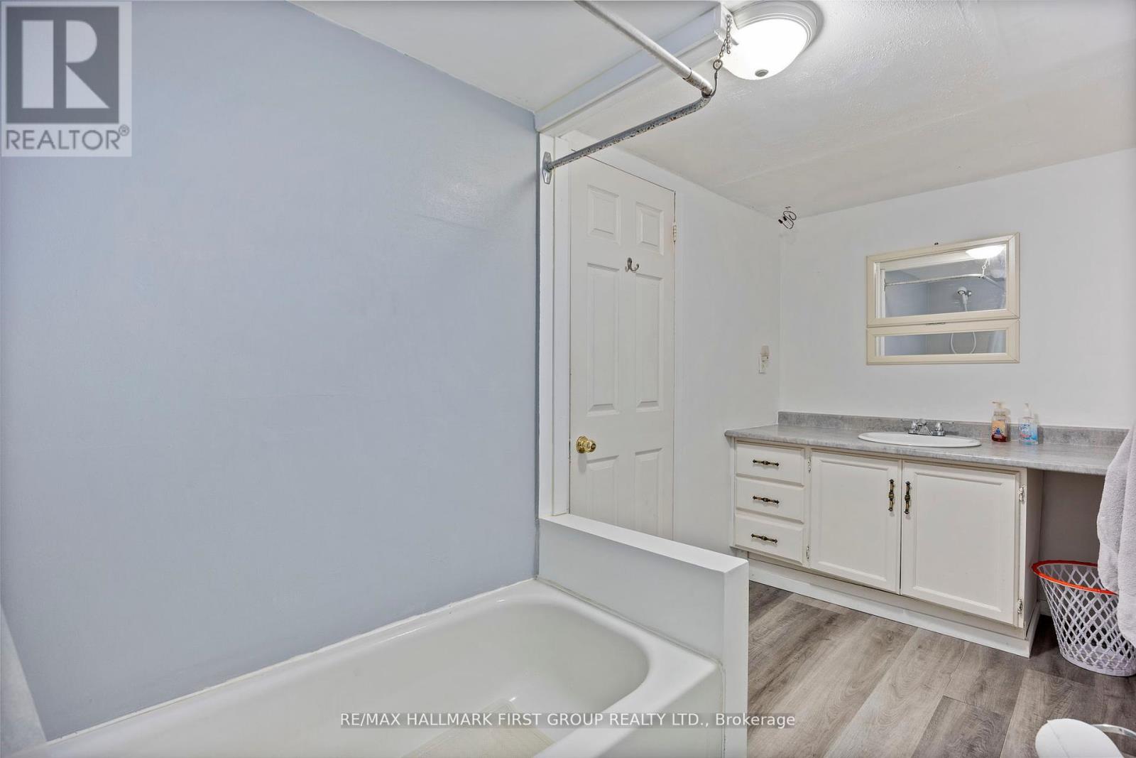Photo 13 of 121 Emperor Street, Ajax ON