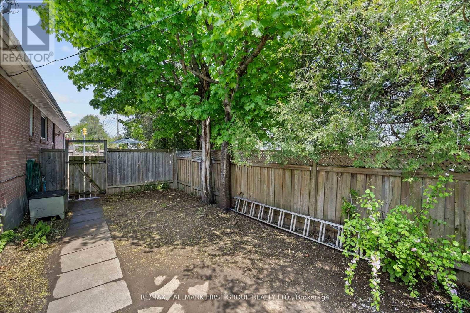 Photo 23 of 121 Emperor Street, Ajax ON