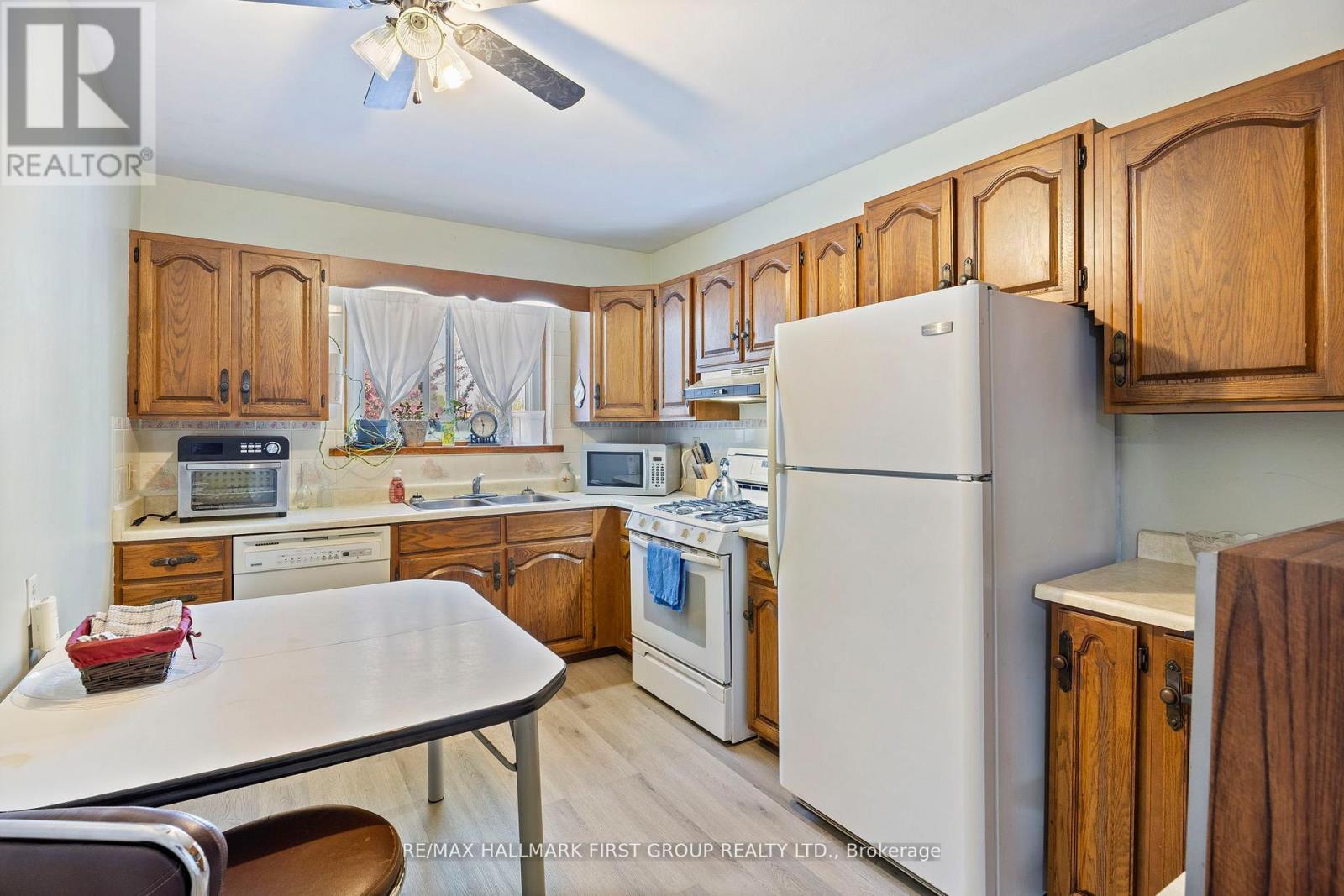 Photo 10 of 121 Emperor Street, Ajax ON