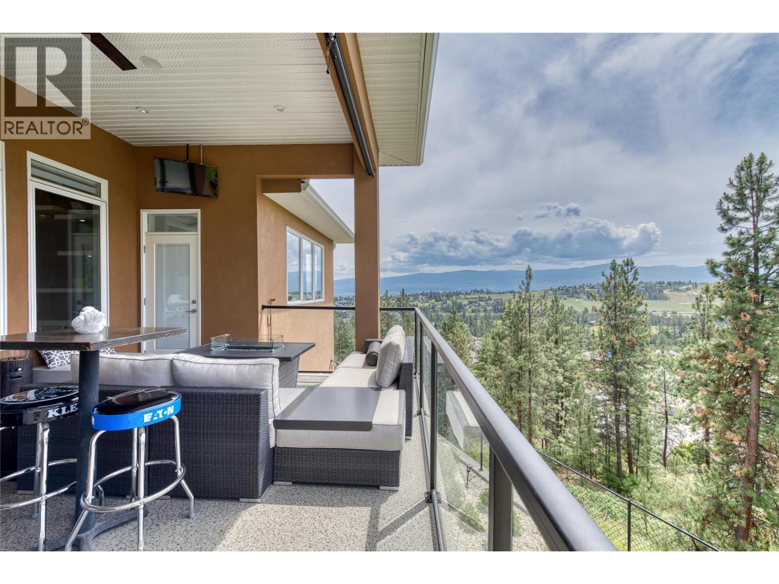 Photo 10 of 1064 Aurora Heights, West Kelowna BC