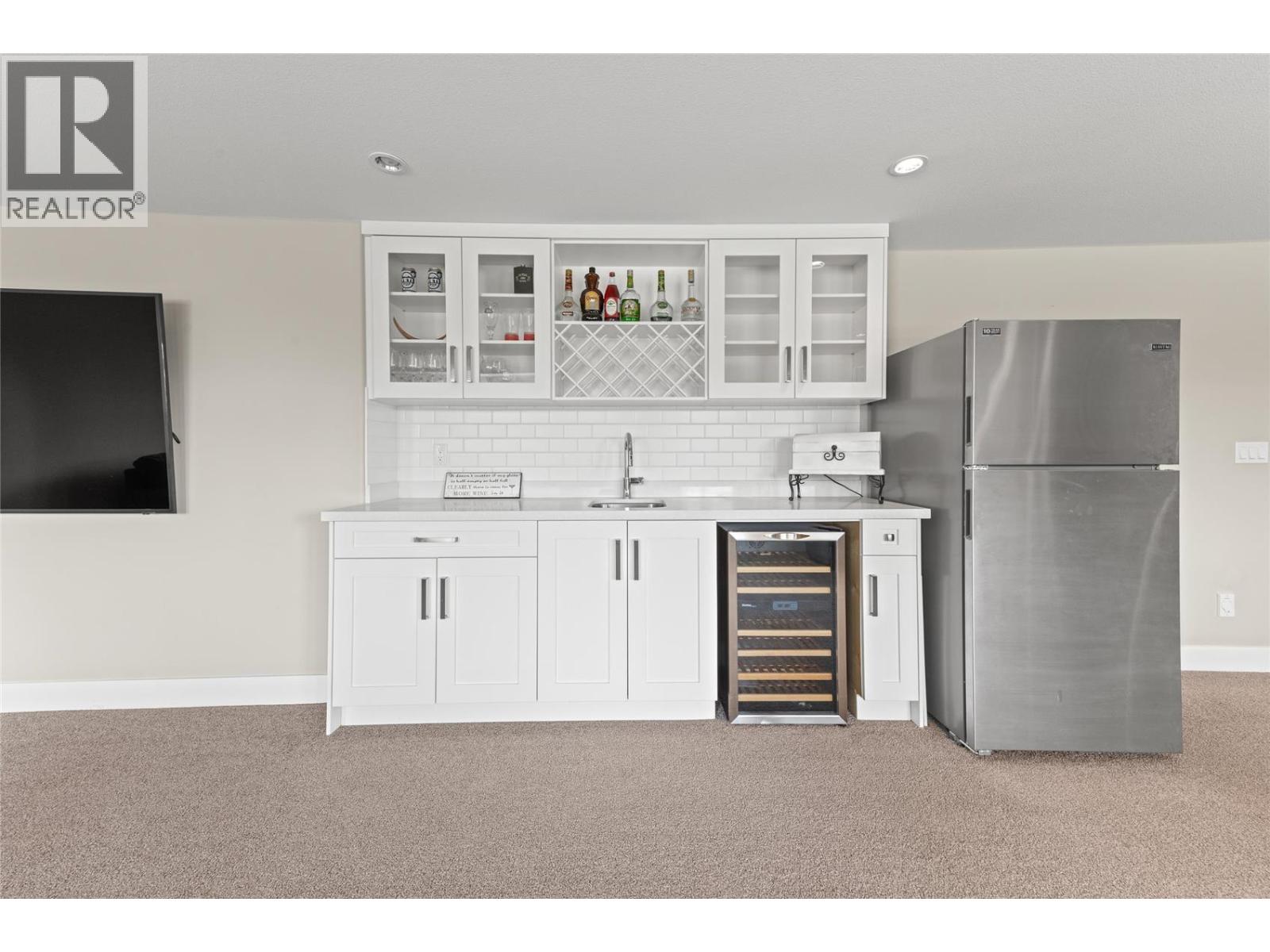 Photo 4 of 1064 Aurora Heights, West Kelowna BC