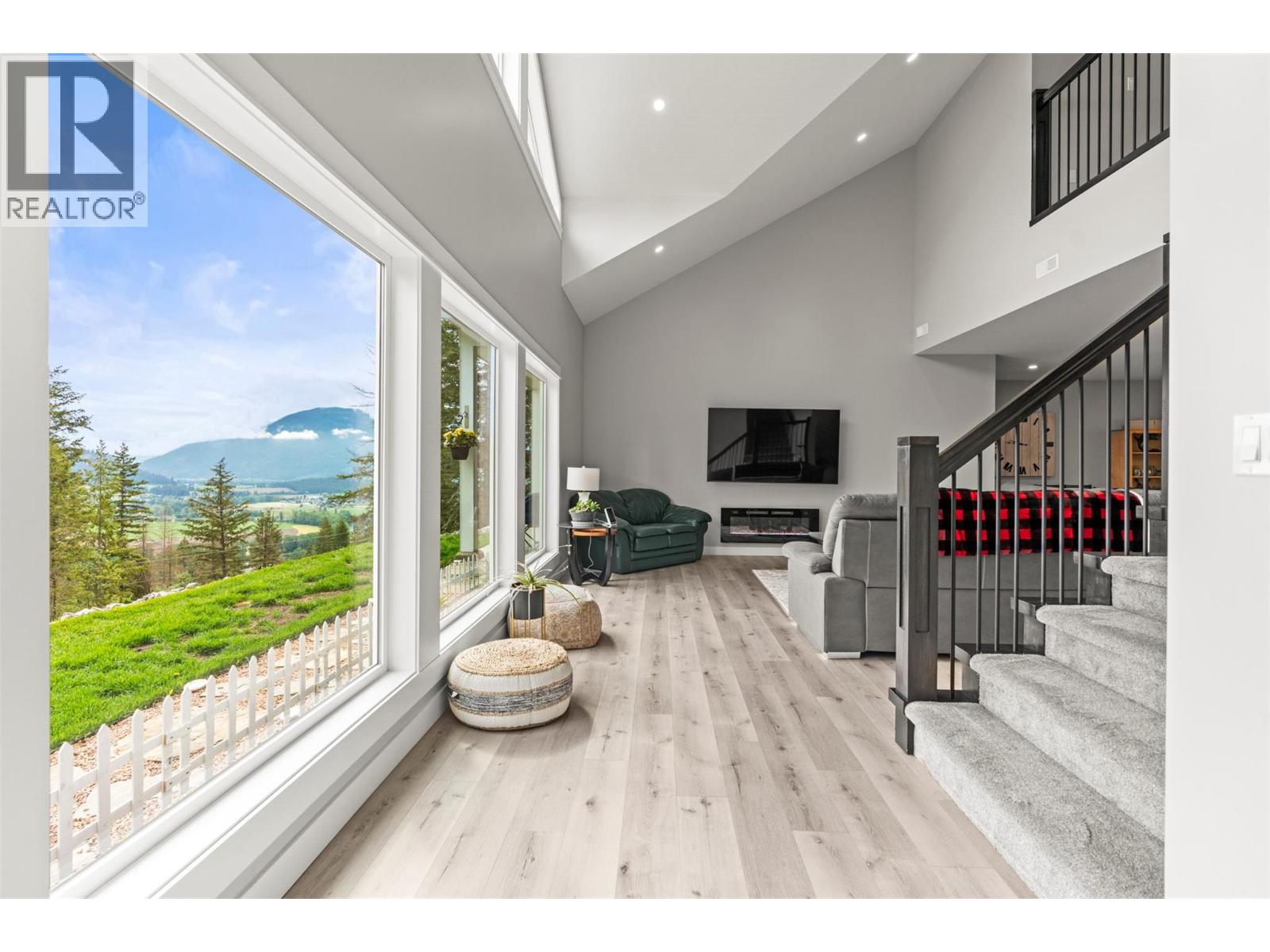 307 Oxbow Place, Enderby