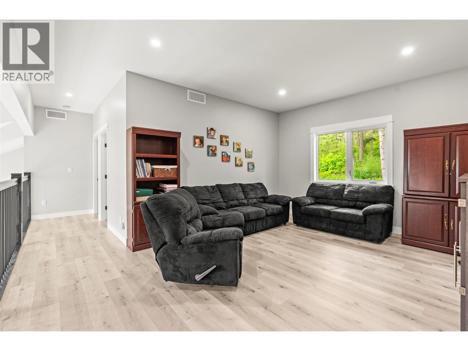 307 Oxbow Place, Enderby