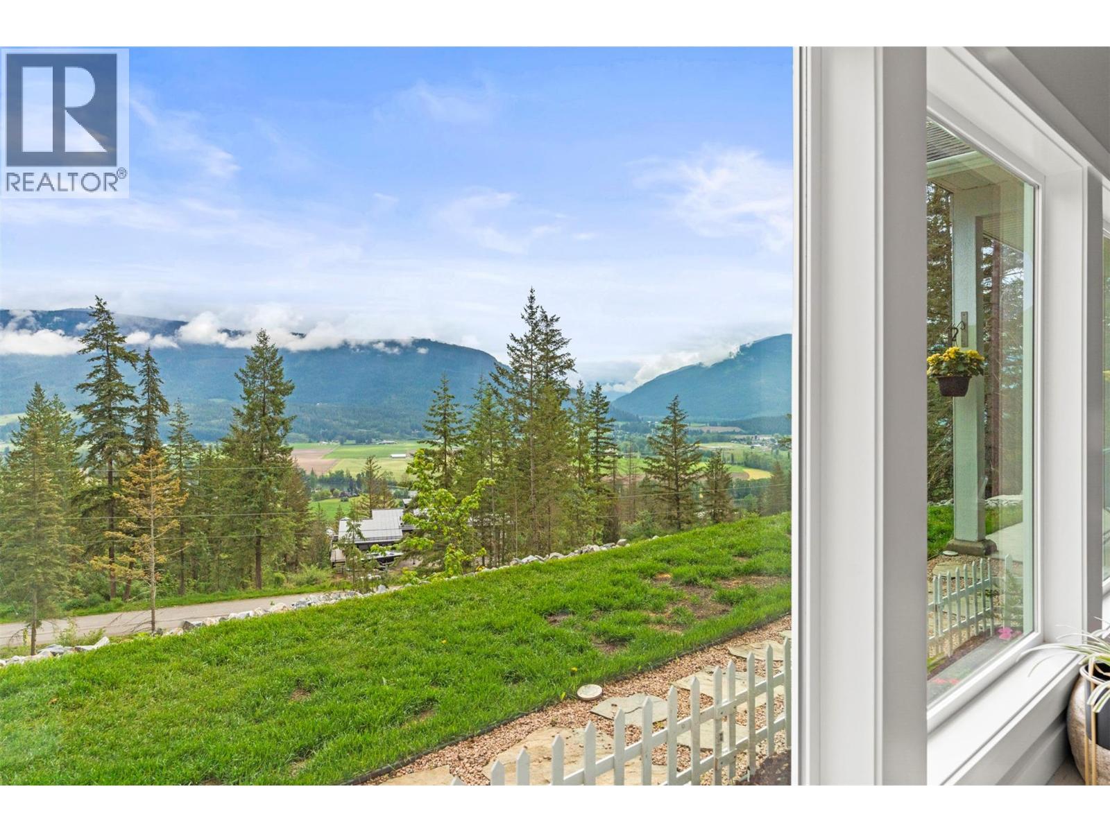 307 Oxbow Place, Enderby
