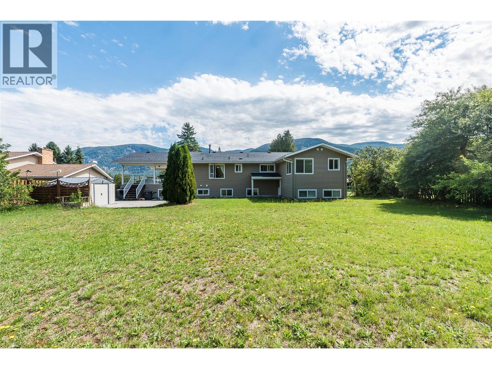 2540 6TH Avenue, Castlegar