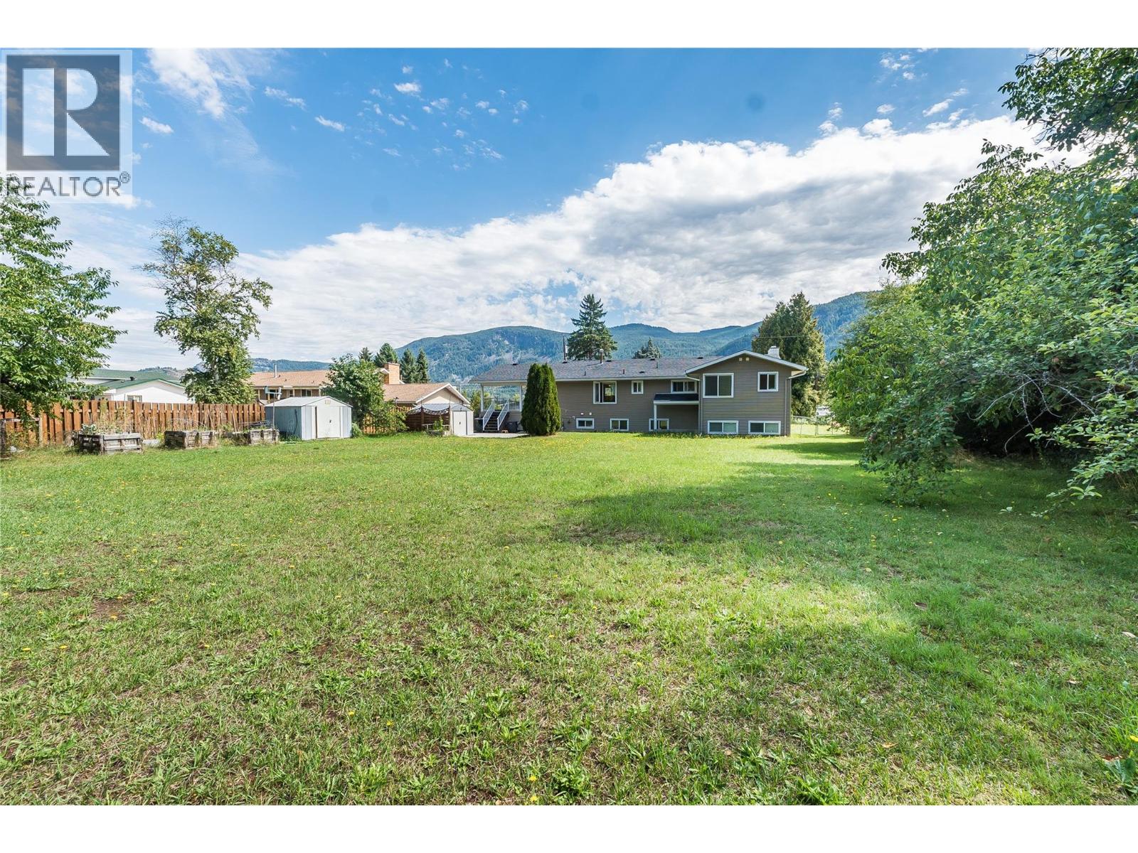 2540 6TH Avenue, Castlegar
