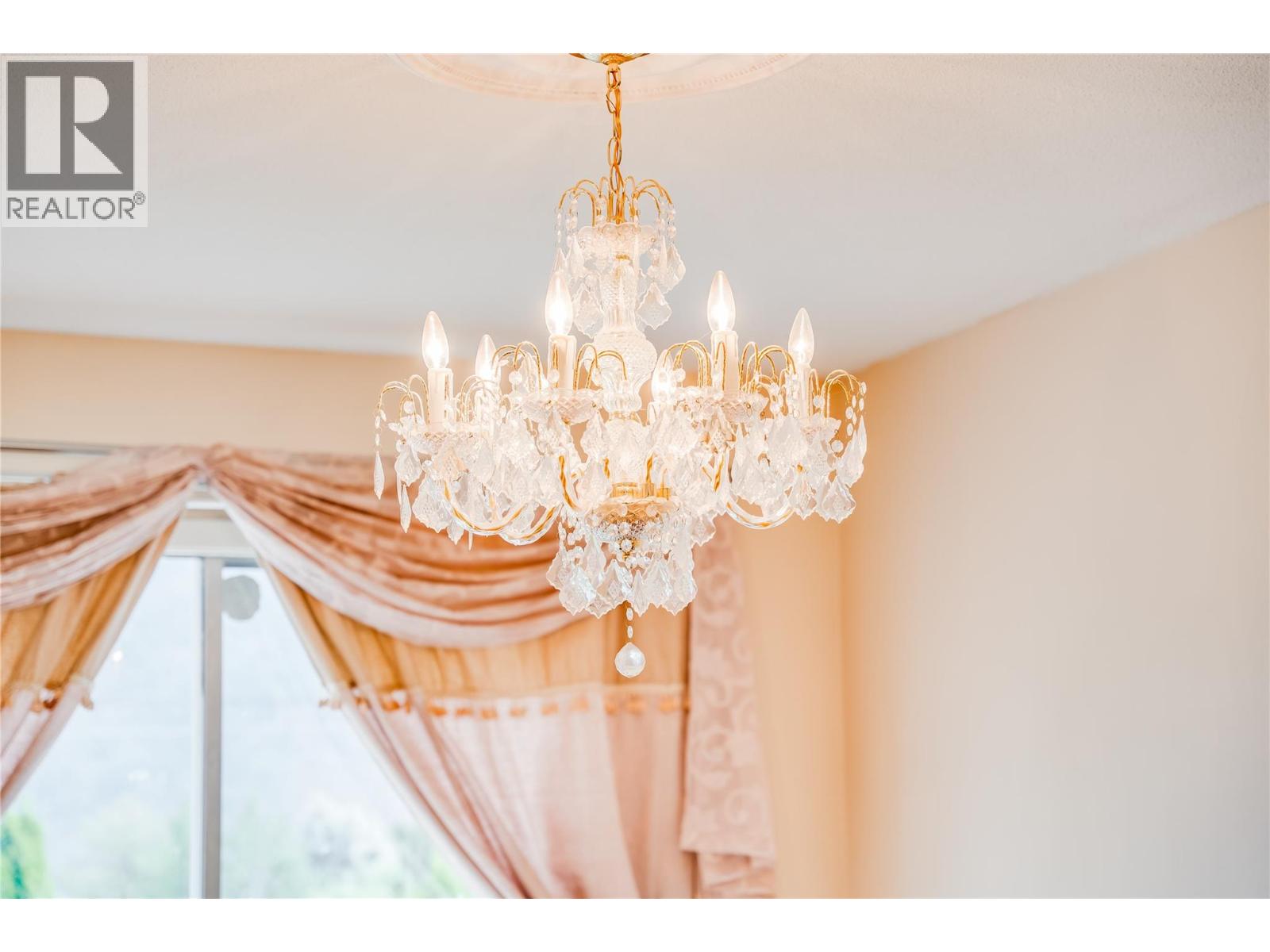 2540 6TH Avenue, Castlegar
