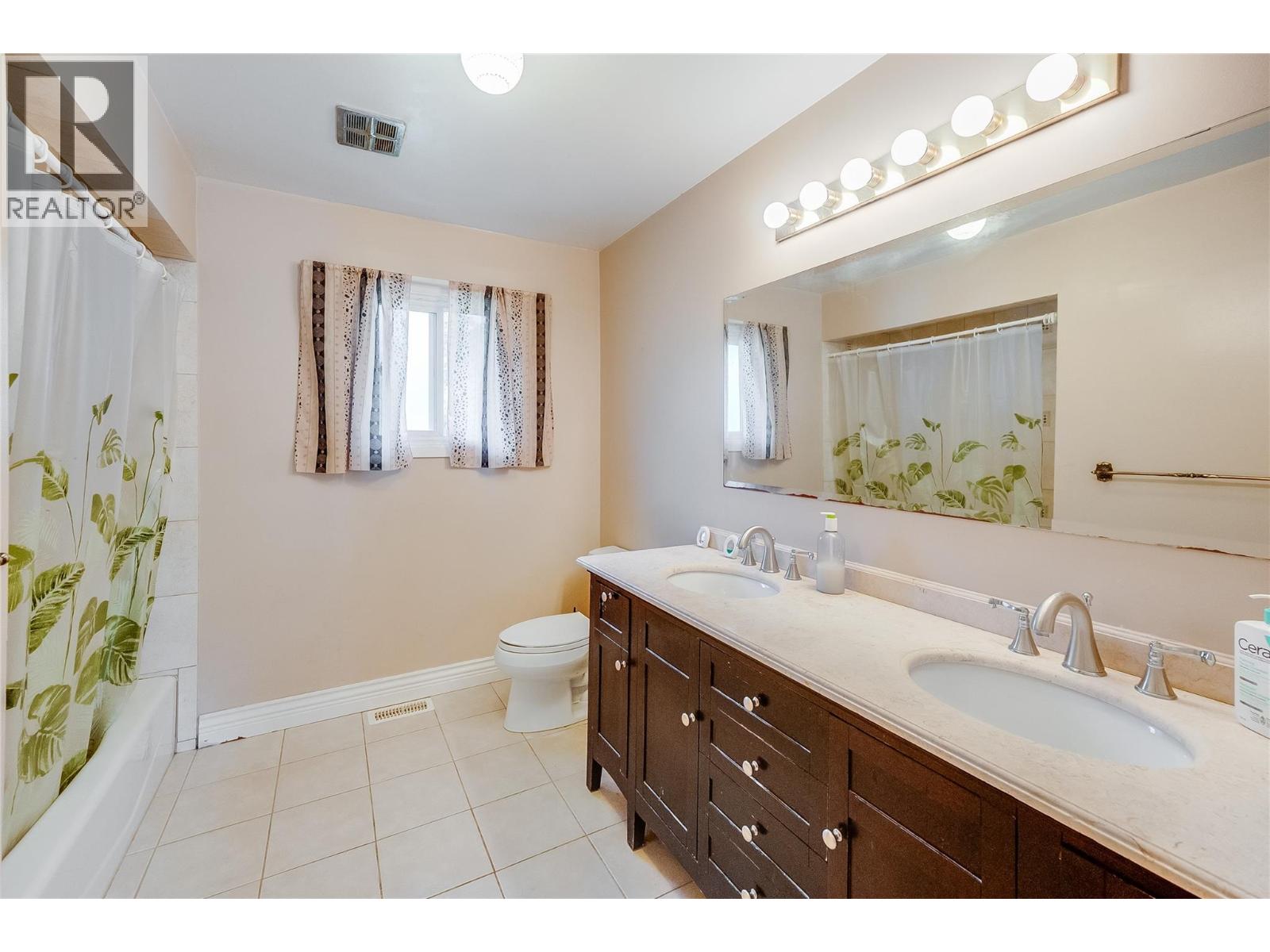 2540 6TH Avenue, Castlegar