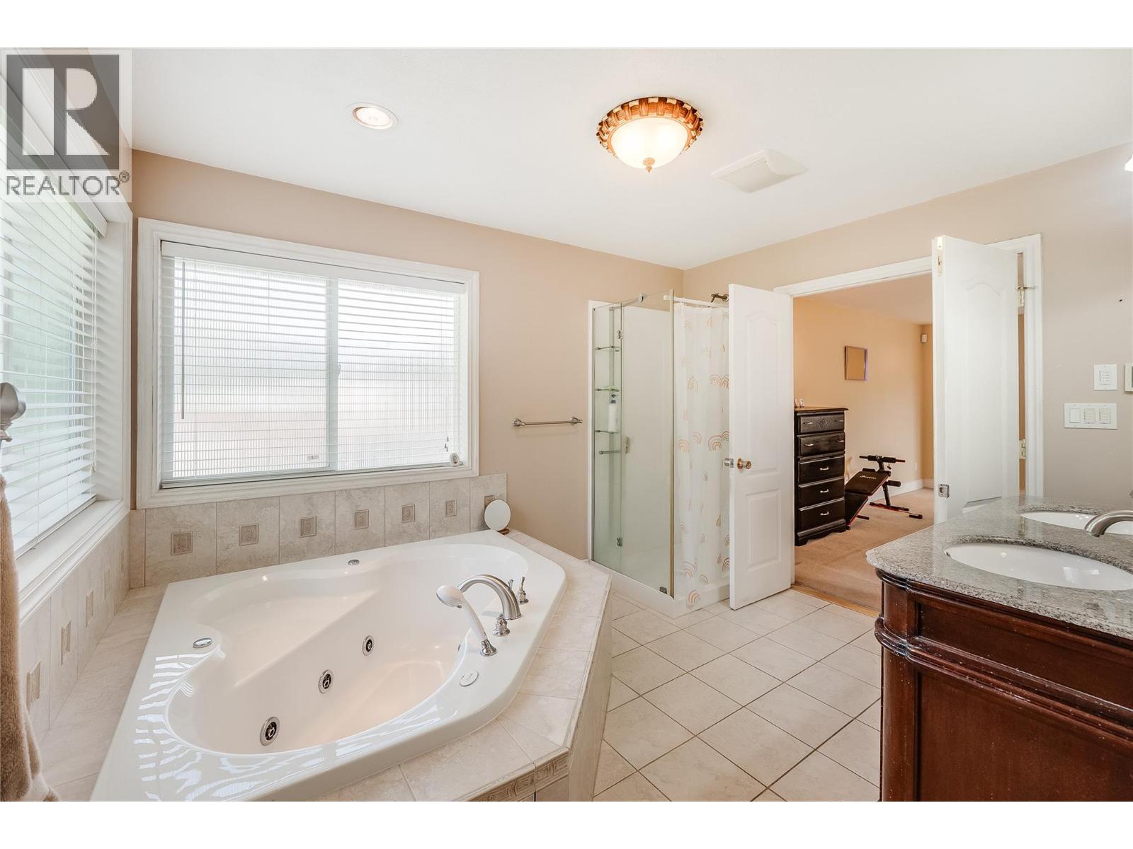 2540 6TH Avenue, Castlegar