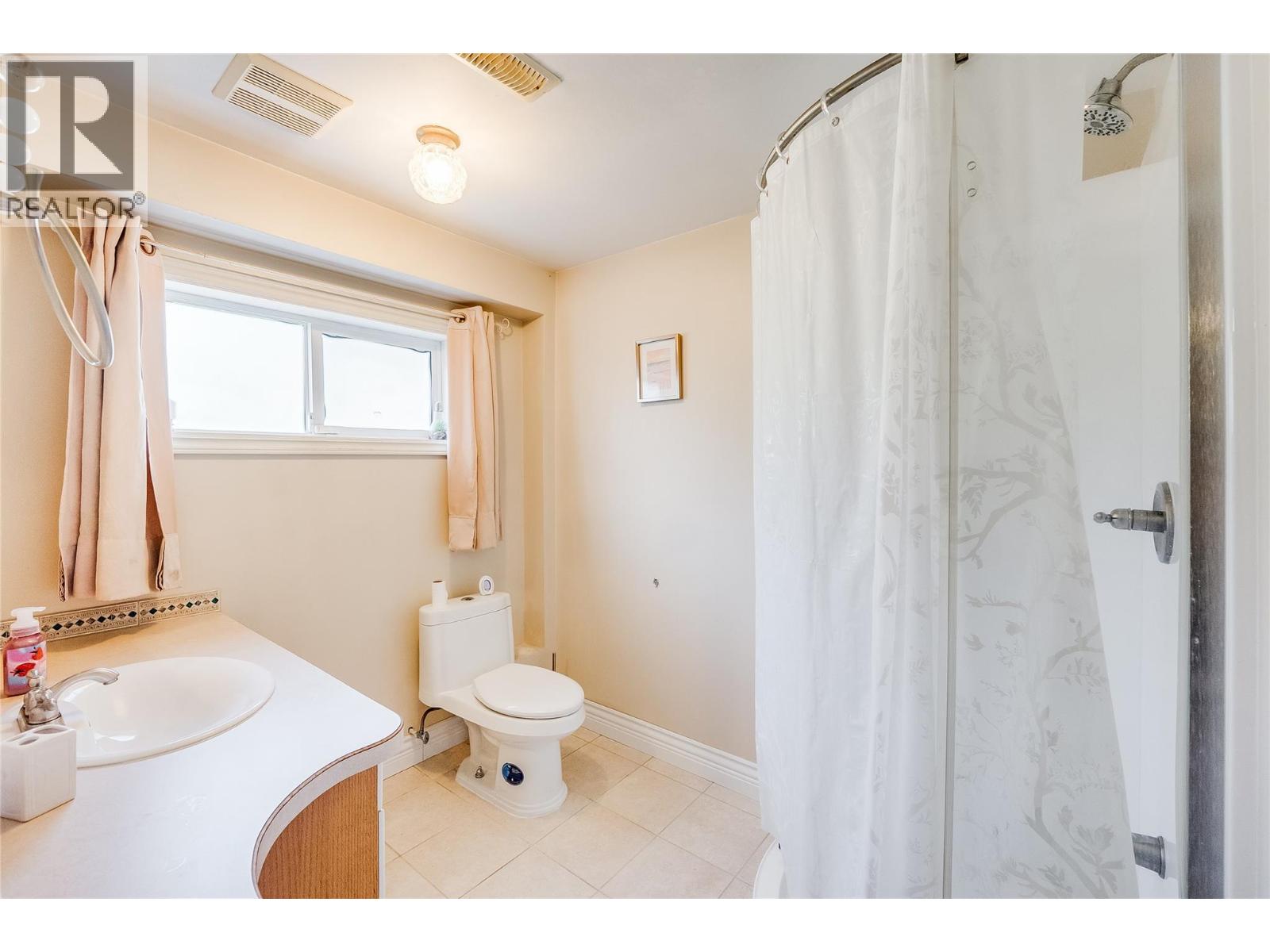 2540 6TH Avenue, Castlegar