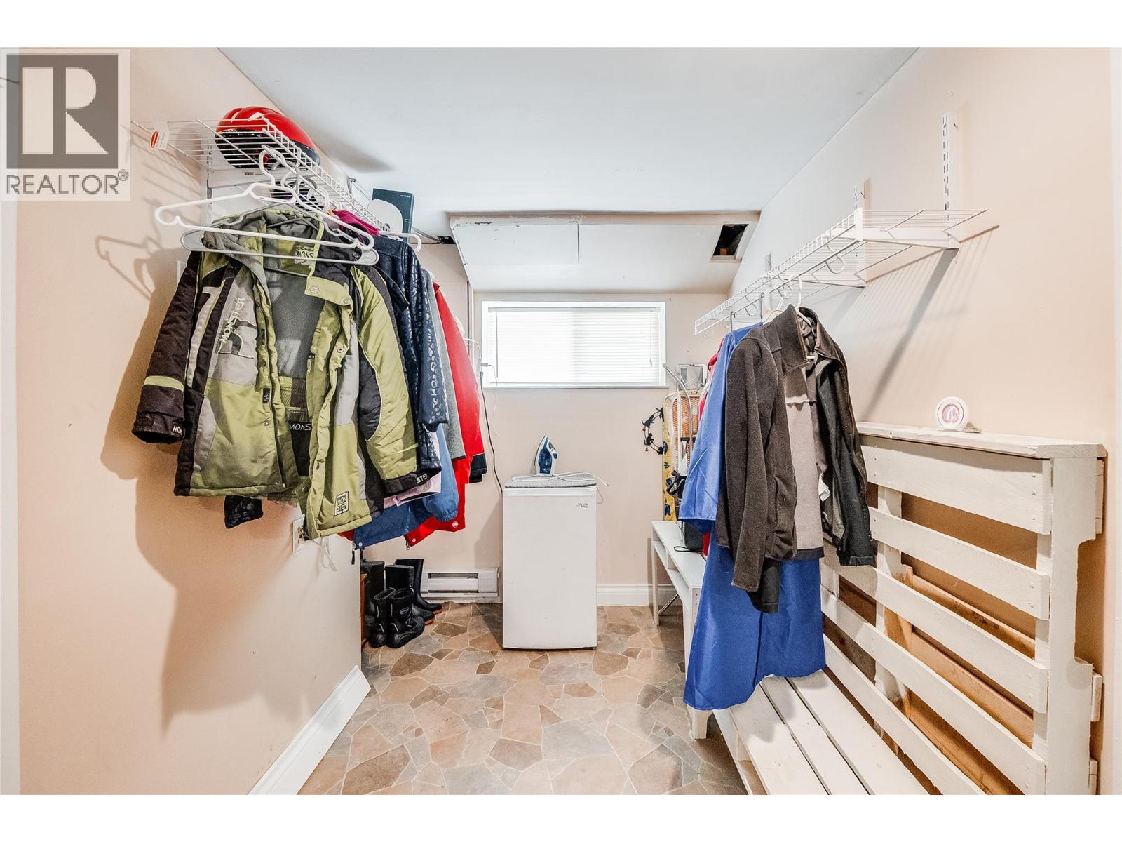 2540 6TH Avenue, Castlegar