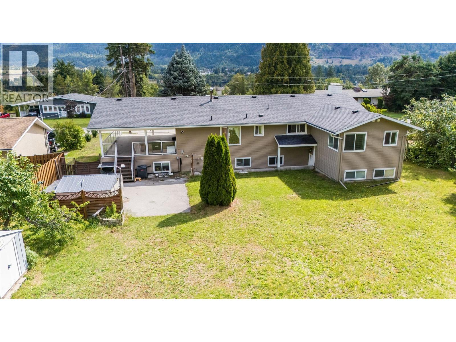 2540 6TH Avenue, Castlegar