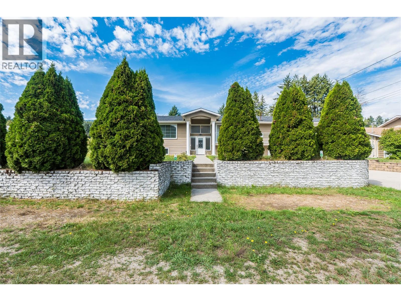 2540 6TH Avenue, Castlegar