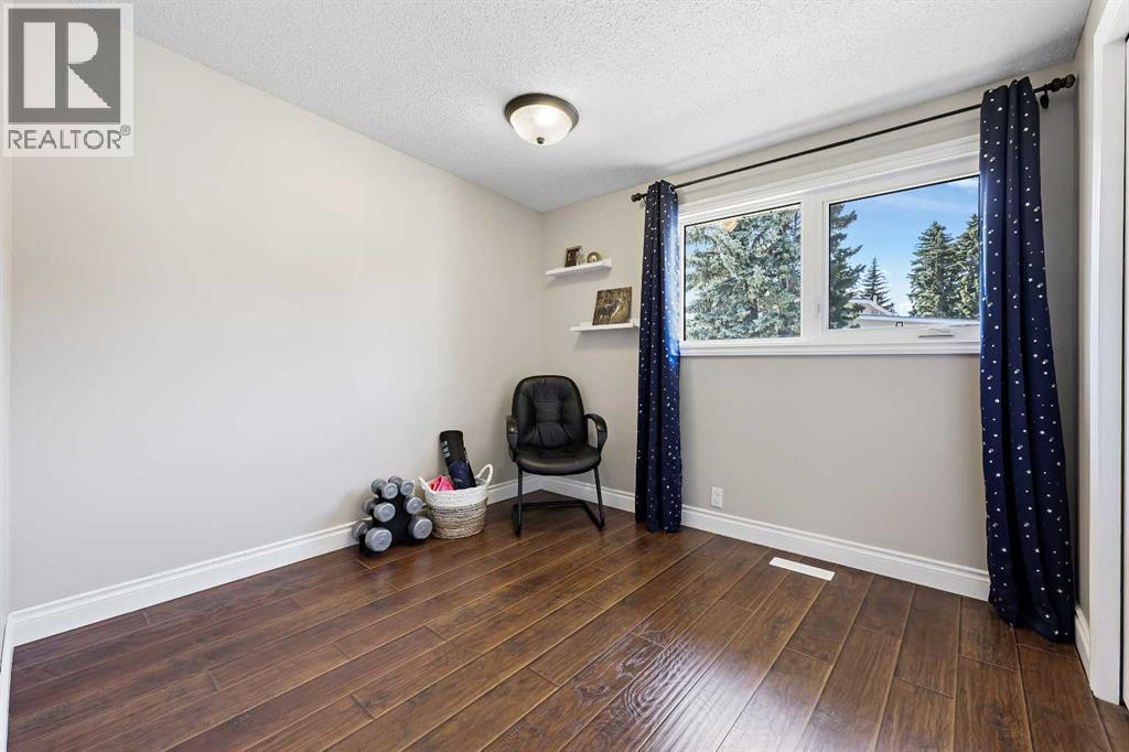 Single Family House Bungalow for Sale in  Dalrymple Crescent NW Dalhousie Calgary 