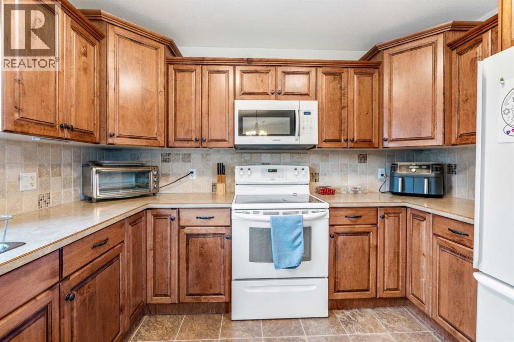 Photo 13 of 4206 56 Street, Taber AB