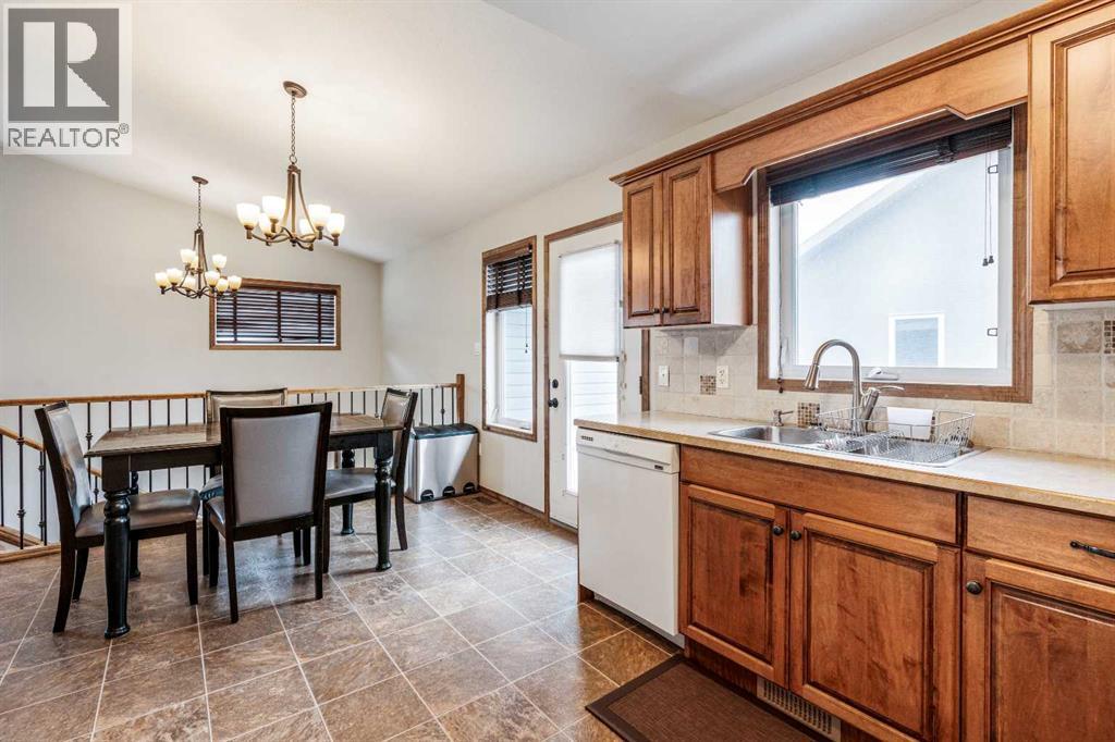 Photo 14 of 4206 56 Street, Taber AB
