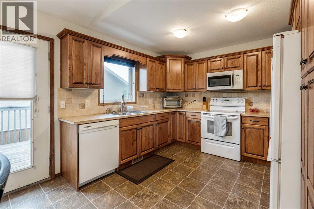 Photo 12 of 4206 56 Street, Taber AB