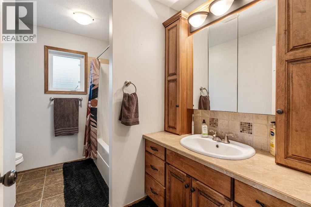 Photo 15 of 4206 56 Street, Taber AB
