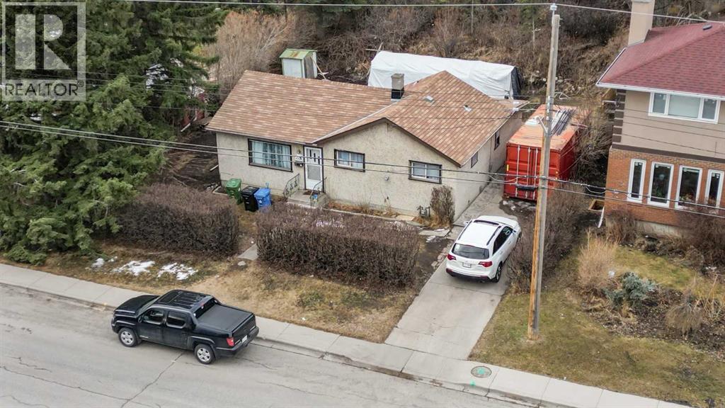 Photo 3 of 8123 33 Avenue Nw, Calgary AB