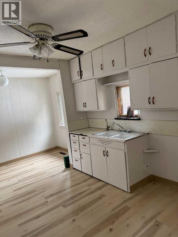 Photo 11 of 8123 33 Avenue Nw, Calgary AB