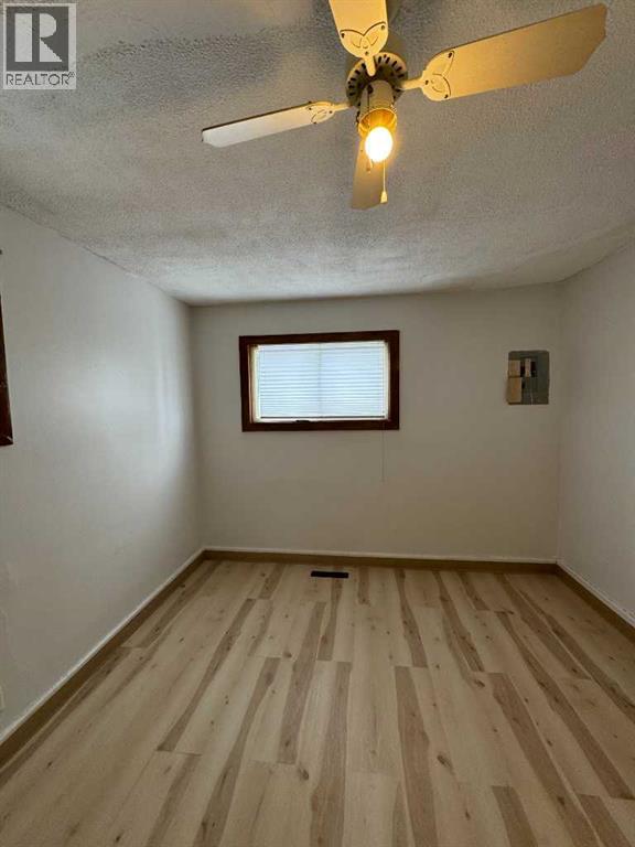 Photo 13 of 8123 33 Avenue Nw, Calgary AB