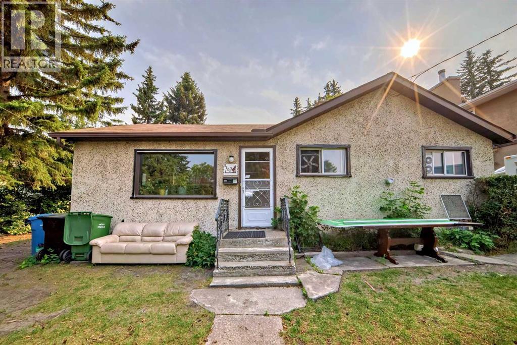 Photo 8 of 8123 33 Avenue Nw, Calgary AB
