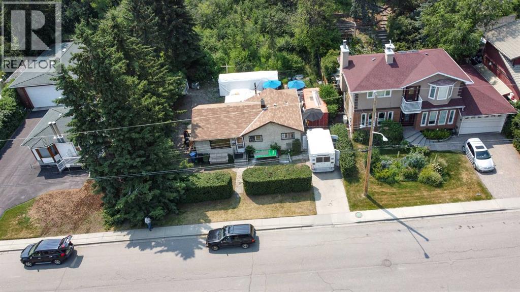 Photo 4 of 8123 33 Avenue Nw, Calgary AB