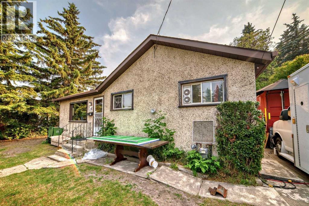 Photo 7 of 8123 33 Avenue Nw, Calgary AB
