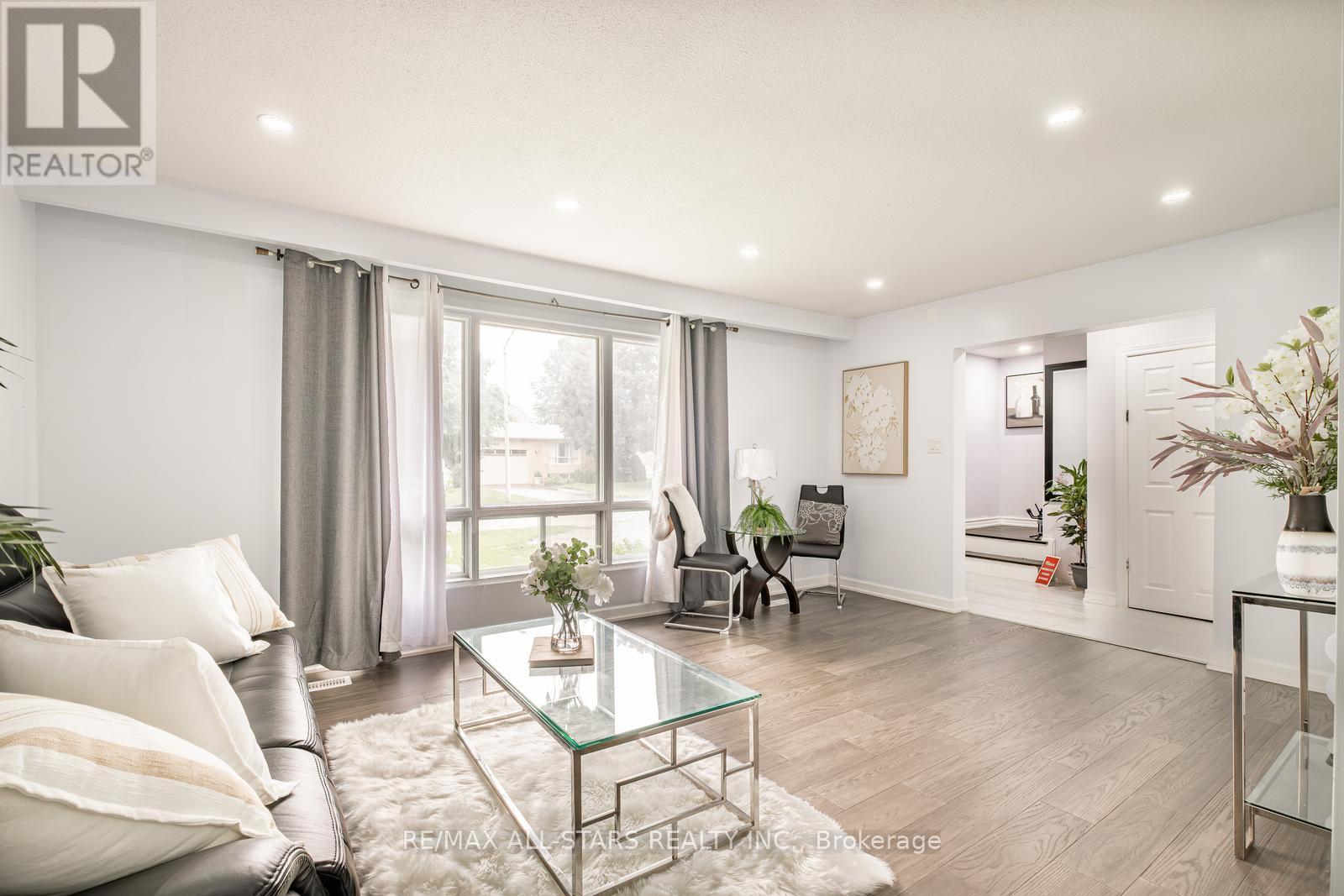 Photo 1 of 520 Elm Road, Whitchurchstouffville ON