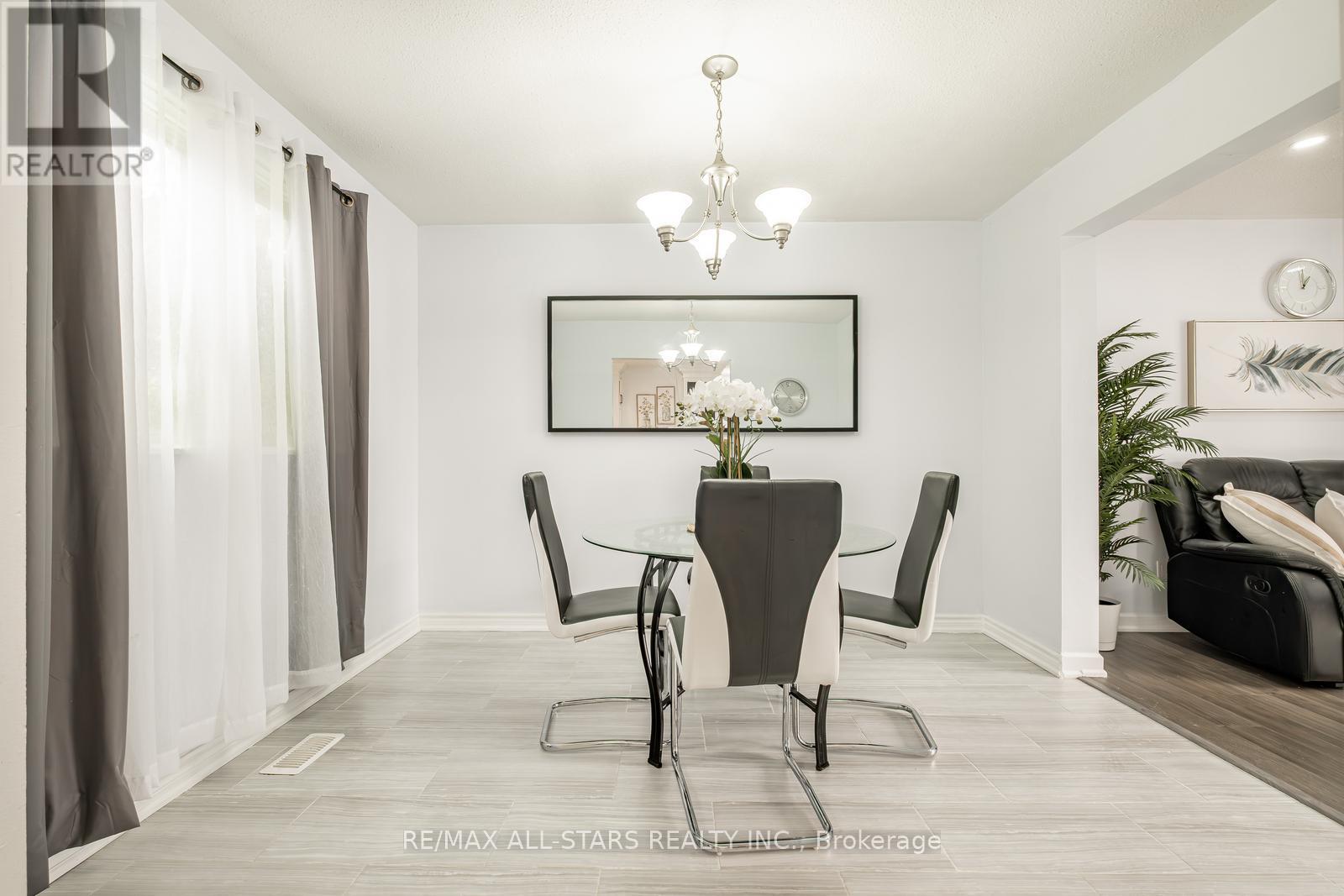 Photo 11 of 520 Elm Road, Whitchurchstouffville ON