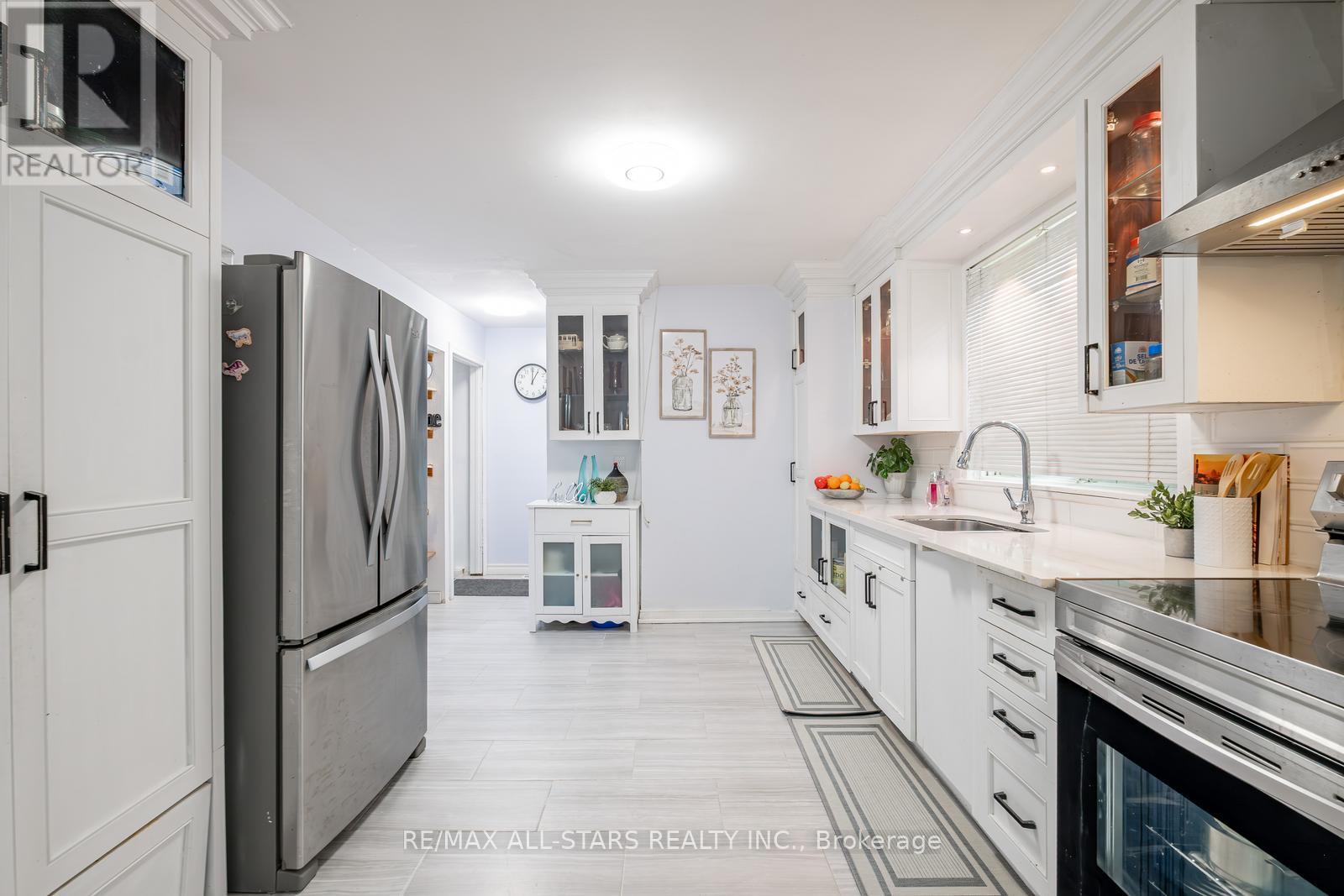 Photo 13 of 520 Elm Road, Whitchurchstouffville ON