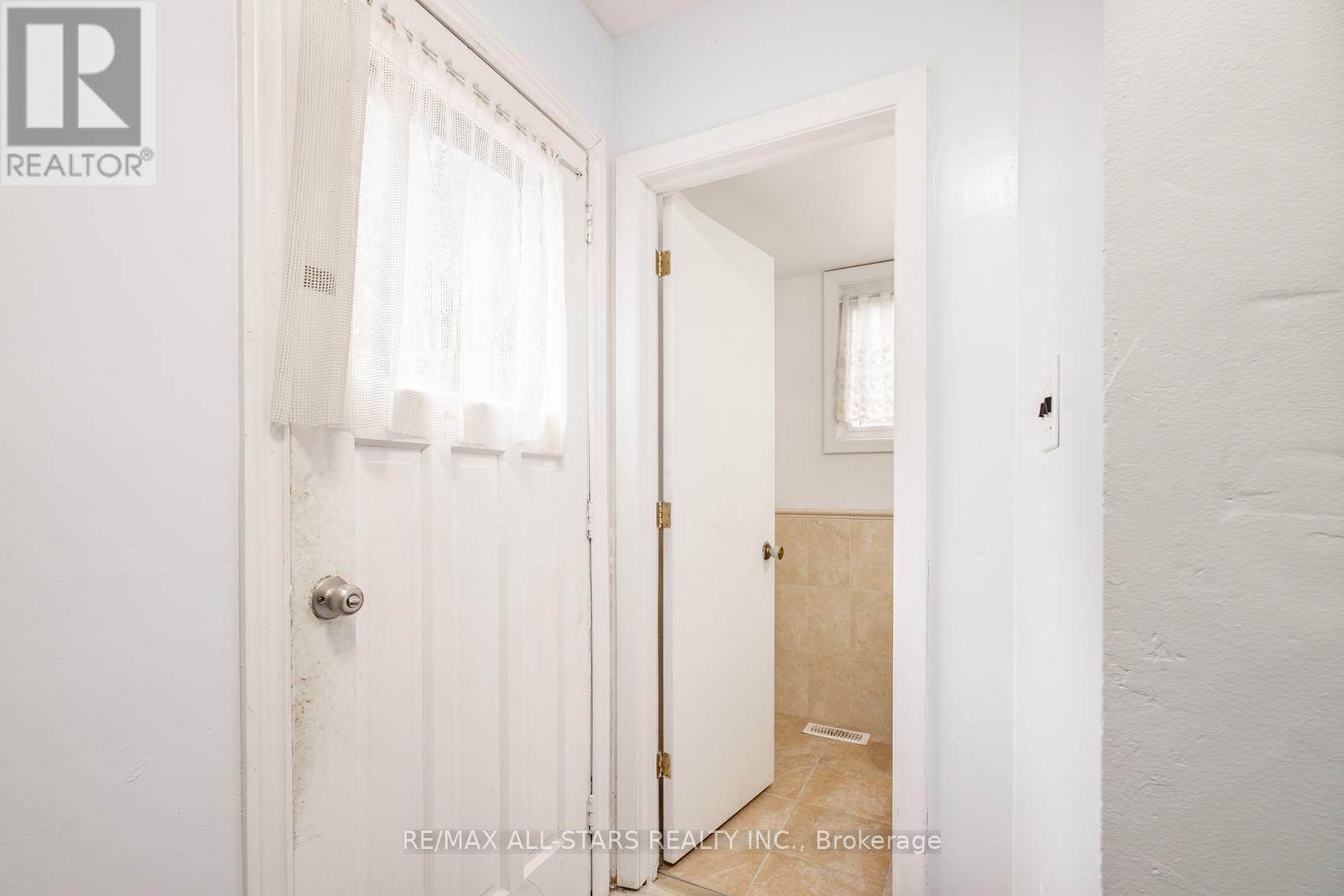 Photo 16 of 520 Elm Road, Whitchurchstouffville ON