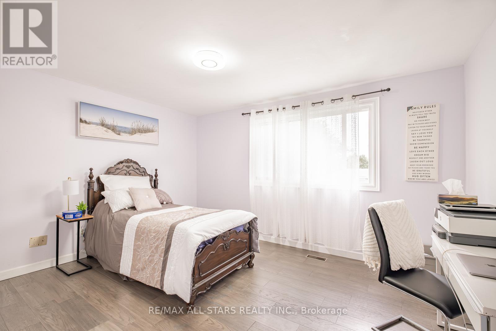 Photo 18 of 520 Elm Road, Whitchurchstouffville ON