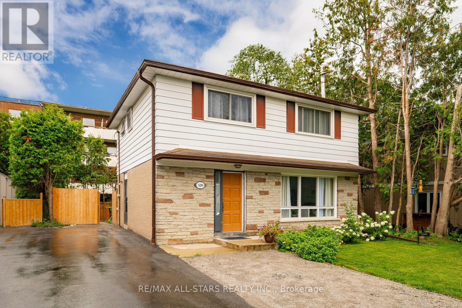 Photo 2 of 520 Elm Road, Whitchurchstouffville ON