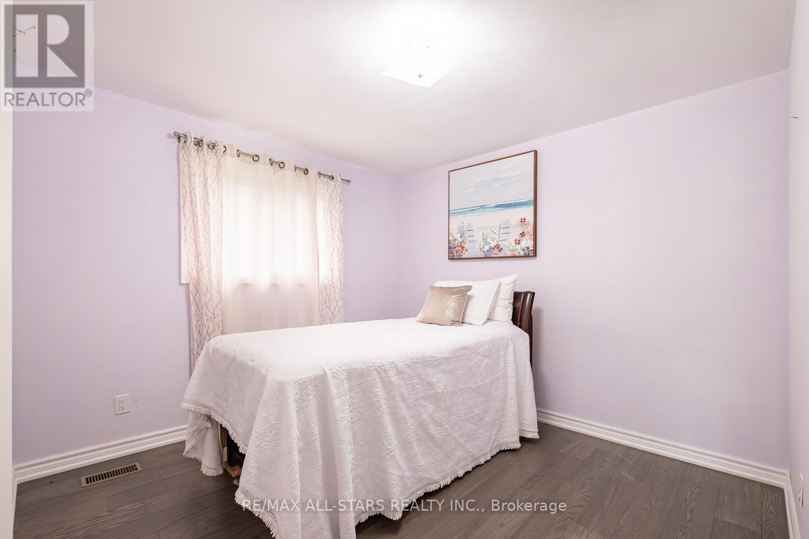 Photo 21 of 520 Elm Road, Whitchurchstouffville ON