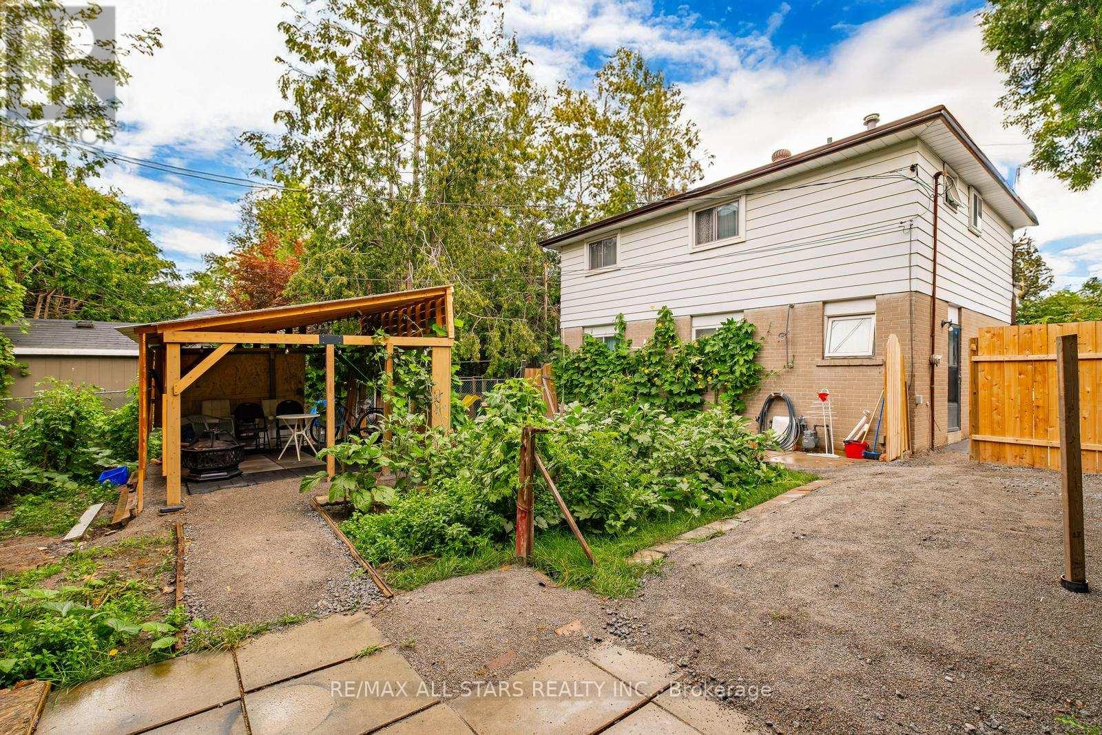 Photo 34 of 520 Elm Road, Whitchurchstouffville ON