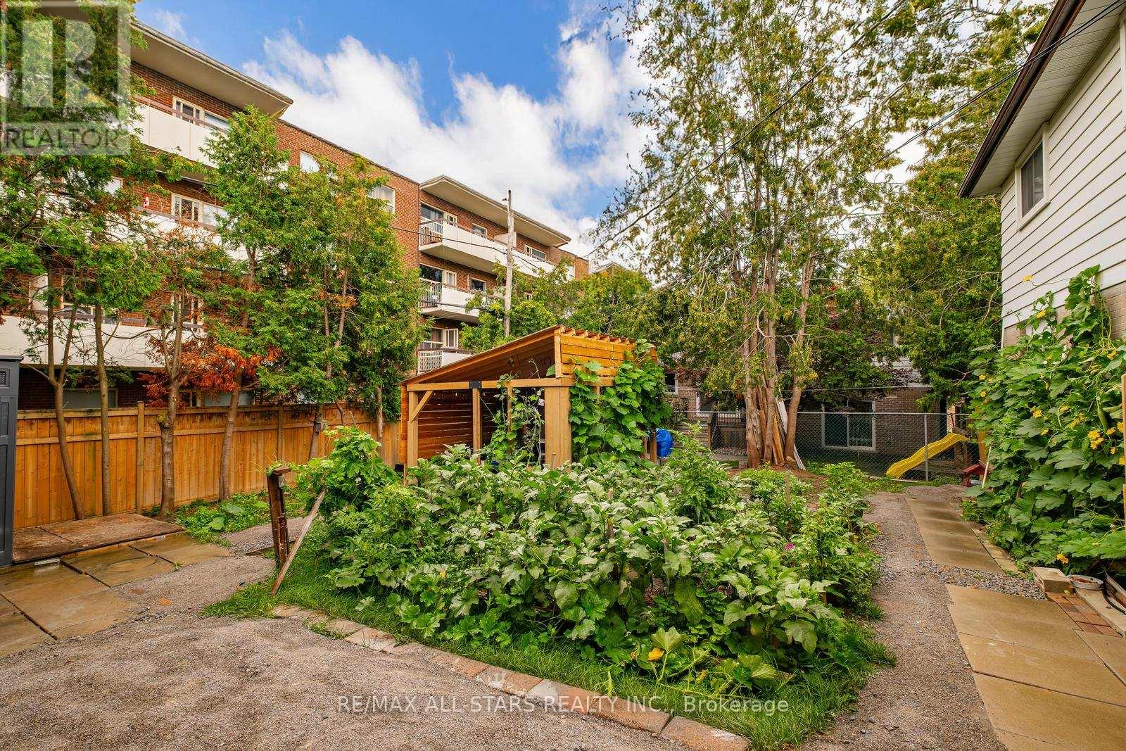 Photo 36 of 520 Elm Road, Whitchurchstouffville ON