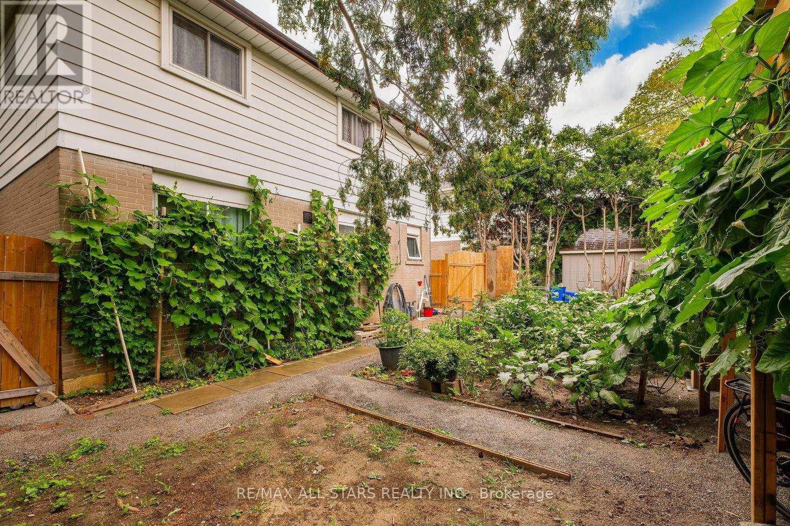 Photo 37 of 520 Elm Road, Whitchurchstouffville ON