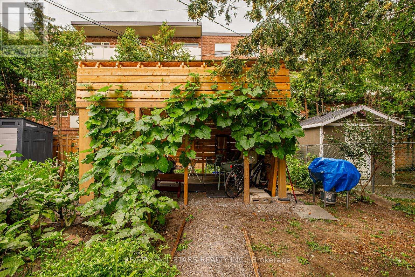 Photo 39 of 520 Elm Road, Whitchurchstouffville ON