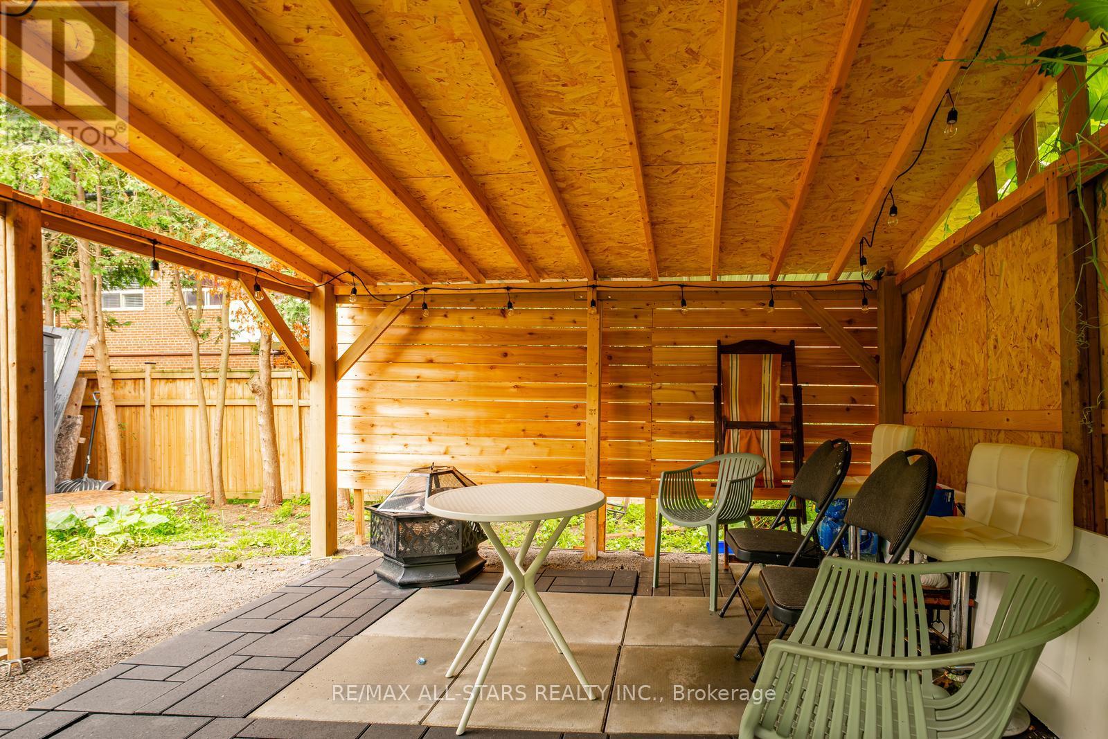 Photo 40 of 520 Elm Road, Whitchurchstouffville ON