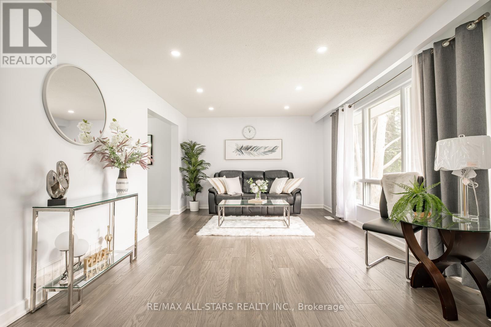 Photo 8 of 520 Elm Road, Whitchurchstouffville ON