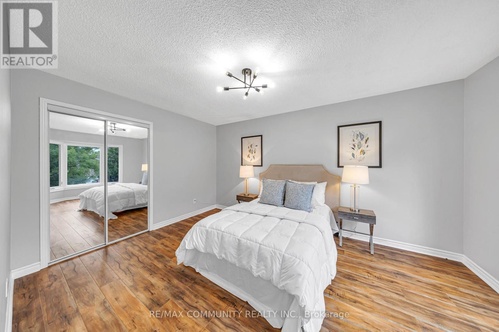 Photo 10 of 71 Nightstar Drive, Richmond Hill ON