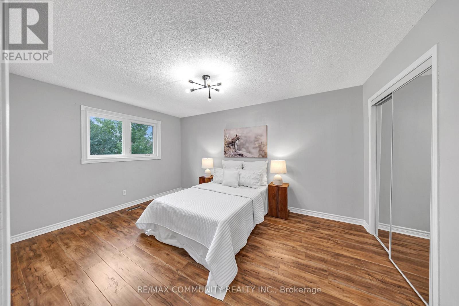 Photo 11 of 71 Nightstar Drive, Richmond Hill ON