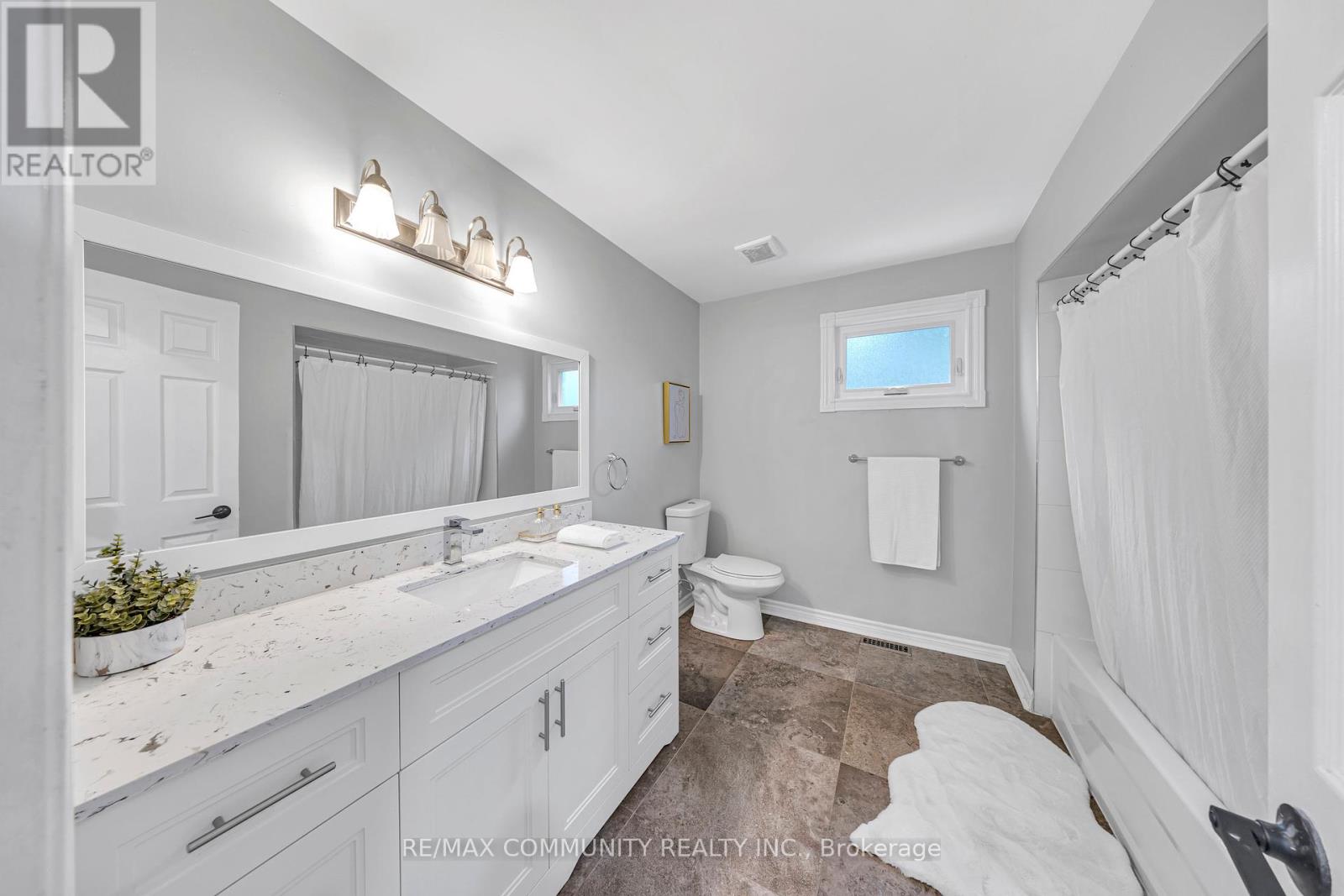 Photo 12 of 71 Nightstar Drive, Richmond Hill ON