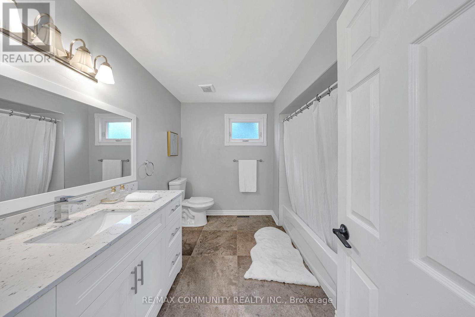 Photo 13 of 71 Nightstar Drive, Richmond Hill ON